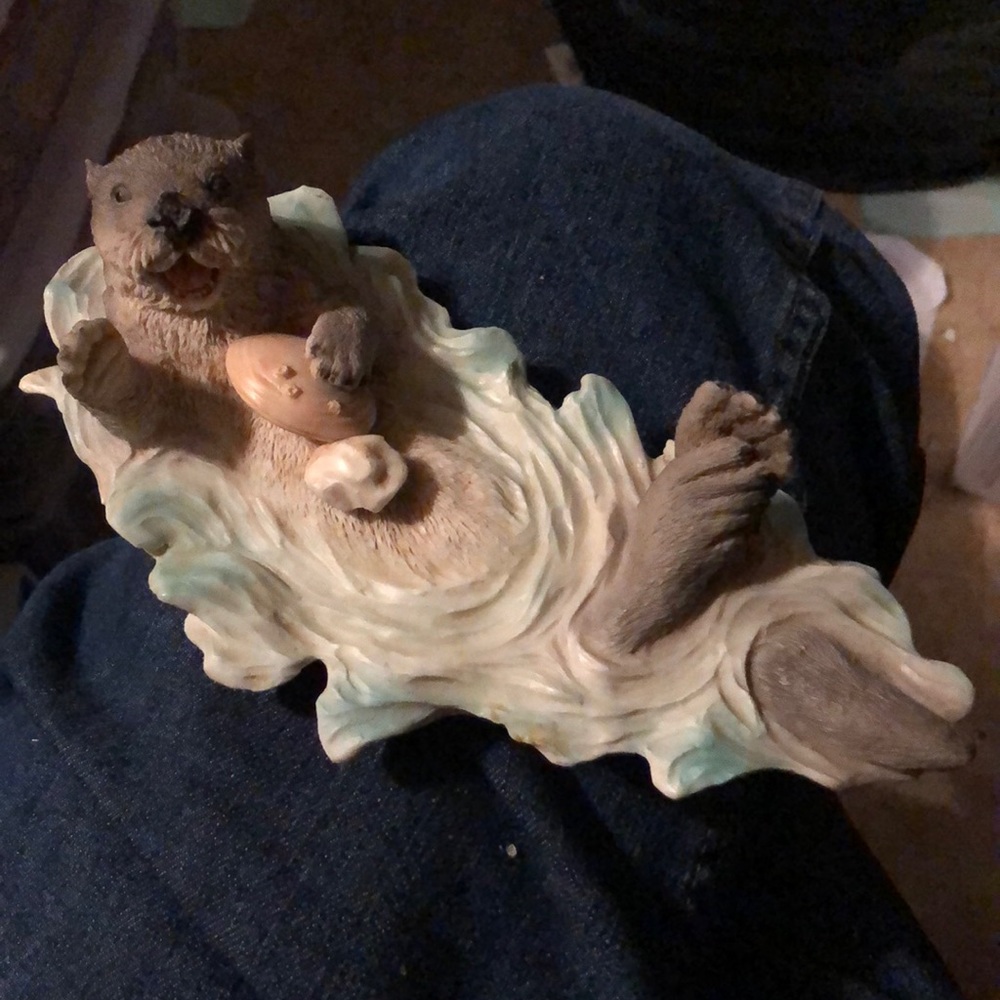 🌴might be broken- Castagna Resin Sea Otter Figurine- 470 $15 or $12 w/offer